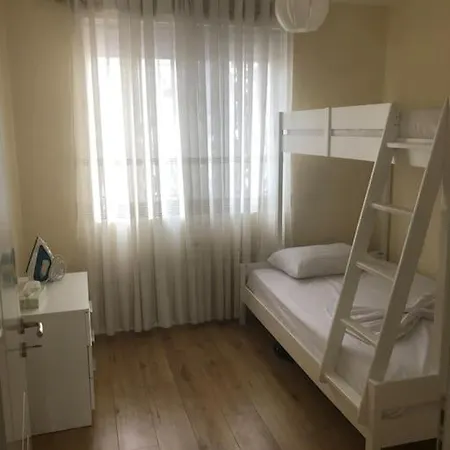 Daire Itan's Lovely Two Bedroom Flat In Center Of Tiran