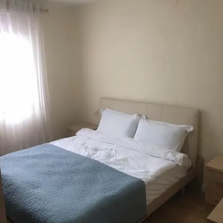 Itan's Lovely Two Bedroom Flat In Center Of Daire Tiran